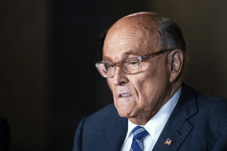 Cựu thị trưởng New York, ông Rudy Giuliani, bị thương nặng vì tai nạn xe hơi