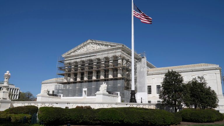 Tối cao Pháp viện bật đèn xanh cho việc sa thải Trump khỏi FTC