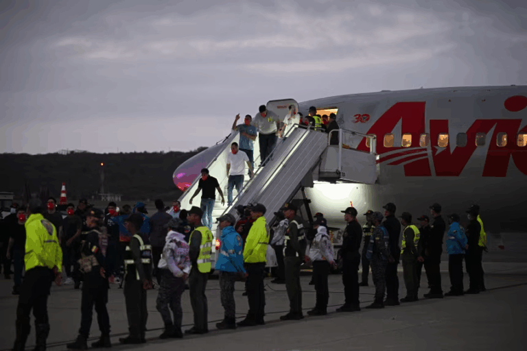 Tòa phúc thẩm liên bang: Trump lạm dụng Đạo luật Alien Enemies để trục xuất