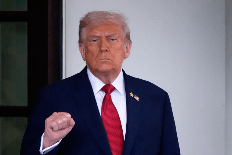 Trump áp thuế nhập khẩu lên dược phẩm, tủ bếp, đồ nội thất và xe tải hạng nặng