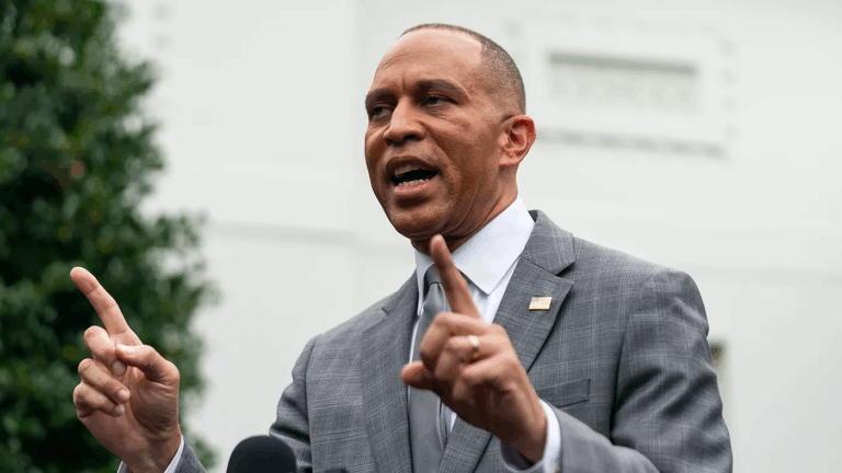 Dân biểu Dân chủ tại Hạ viện tập hợp phút chót để tìm cách thay đổi dự luật chi tiêu