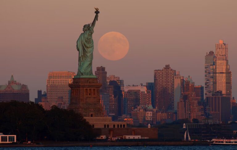 Chính quyền Trump đóng băng $11 tỷ cho cơ sở hạ tầng ở các tiểu bang Dân chủ