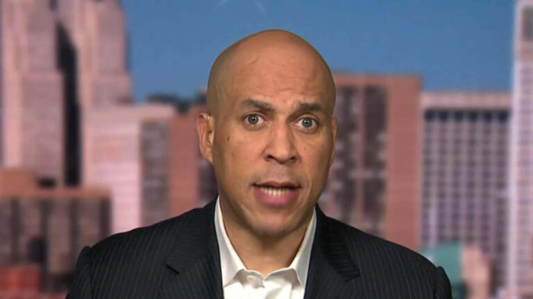 TNS Booker: Bế tắt, đóng cửa chính phủ là cơn sóng thần do Trump tạo ra!