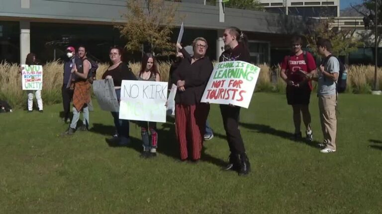 Sinh viên phản đối xây dựng đài tưởng niệm Charlie Kirk tại Đại học Utah Valley