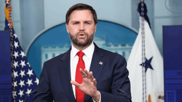 JD VANCE DỌA THỐNG ĐỐC DÂN CHỦ PRITZKER SẼ “CHỊU HẬU QUẢ”.