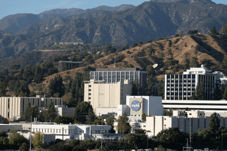 Phòng Thí nghiệm Sức đẩy Phản lực của NASA sa thải 550 nhân viên