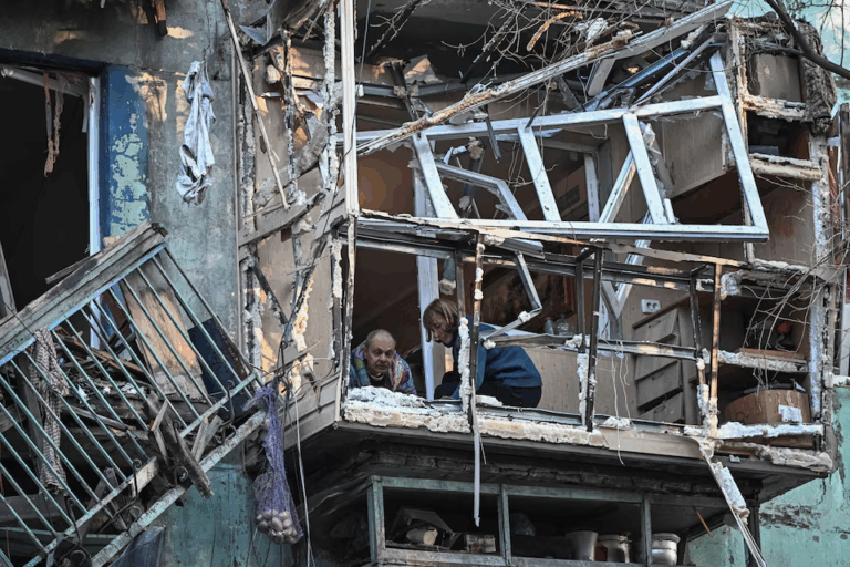 Ukraine: 6 người thiệt mạng trong các cuộc không kích đêm; Thượng đỉnh Putin–Trump bị hoãn