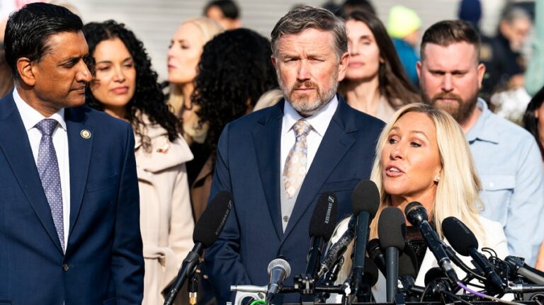 Cựu nhân viên GOP bị buộc tội bịa đặt vụ tấn công chống lại MAGA