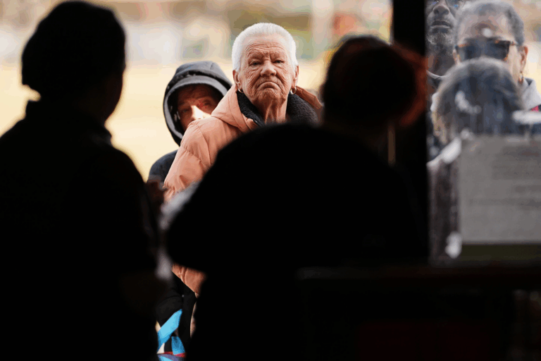 Chính quyền Trump đòi các bang hoàn trả trợ cấp SNAP dù bị cảnh báo thảm họa