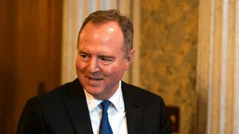 Schiff: Giá gà tây Lễ Tạ ơn 2025 tăng “khủng khiếp 40%”