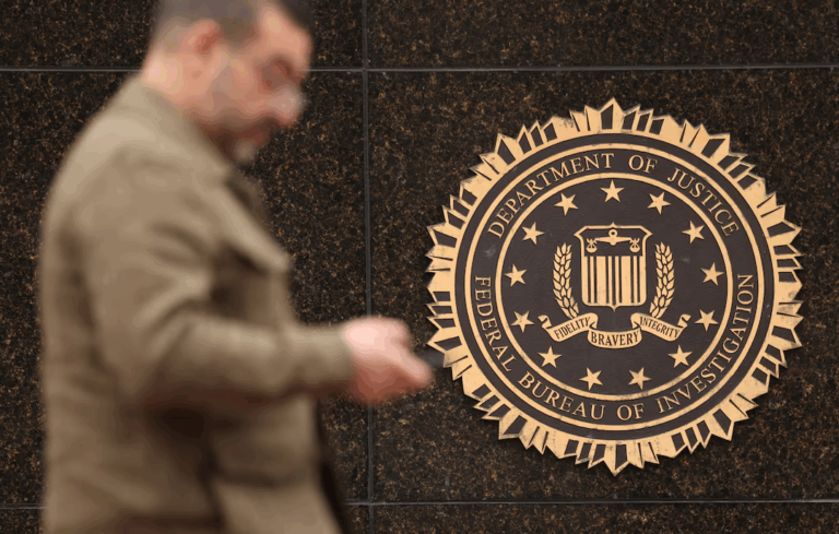 FBI điều tra các nghị sĩ Dân chủ từng cảnh báo quân đội về “mệnh lệnh phi pháp”
