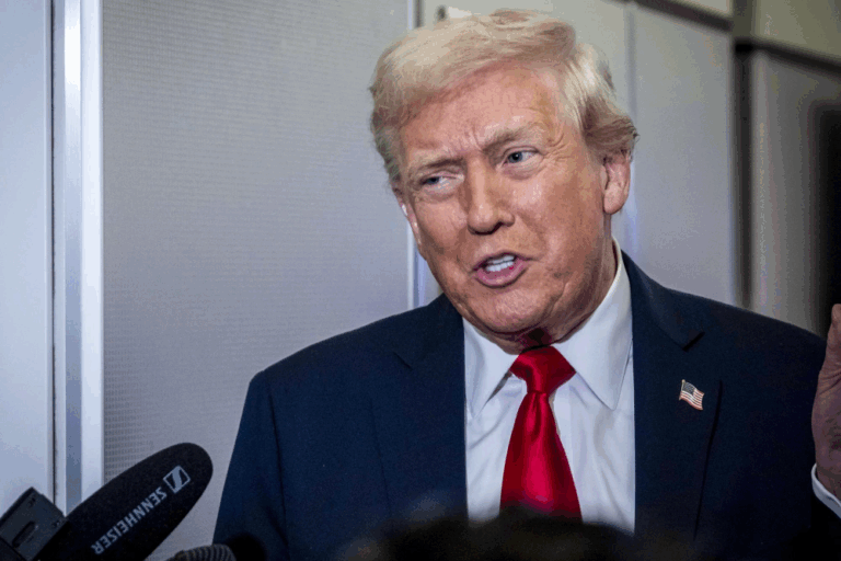 Trump nói ông “thà không” gia hạn tín thuế Obamacare “chút nào”