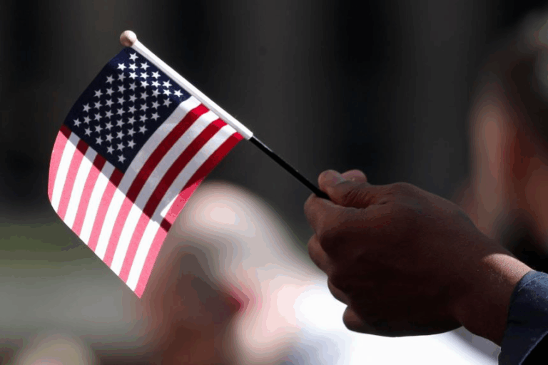 Chính quyền Trump xem xét lại thẻ xanh liên quan đến 19 quốc gia sau vụ nổ súng ở Washington, D.C.