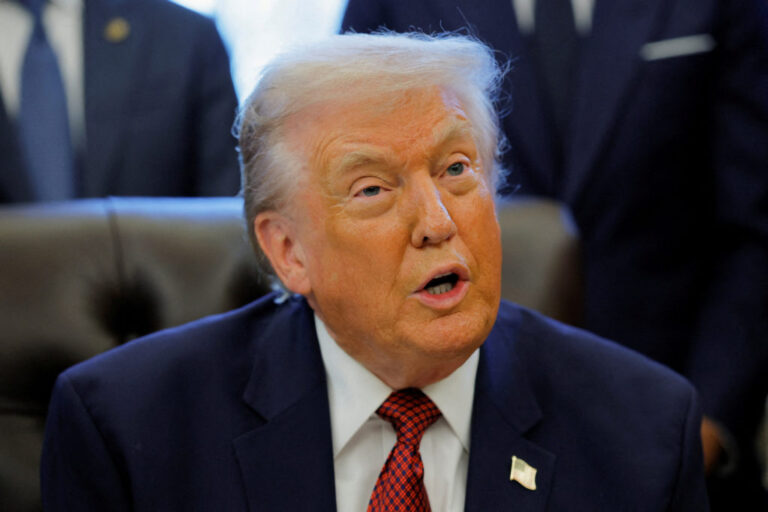 TRUMP CÔNG BỐ DỰ LUẬT QUỐC PHÒNG TRỊ GIÁ 900 TỶ ĐÔLA HẰNG NĂM