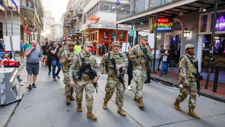 Ngũ Giác Đài điều động 350 binh đến New Orleans trong lễ hội Mardi Gras.