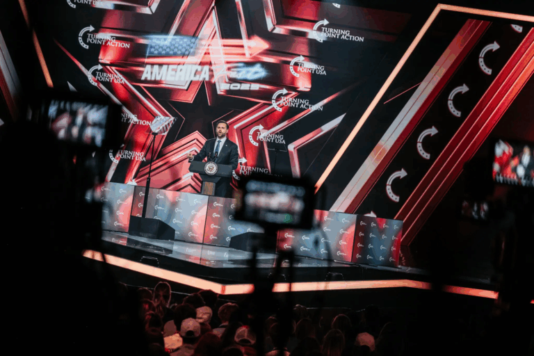 Vance né tránh chọn phe trong cuộc đấu nội bộ Cộng hòa về nạn kỳ thị