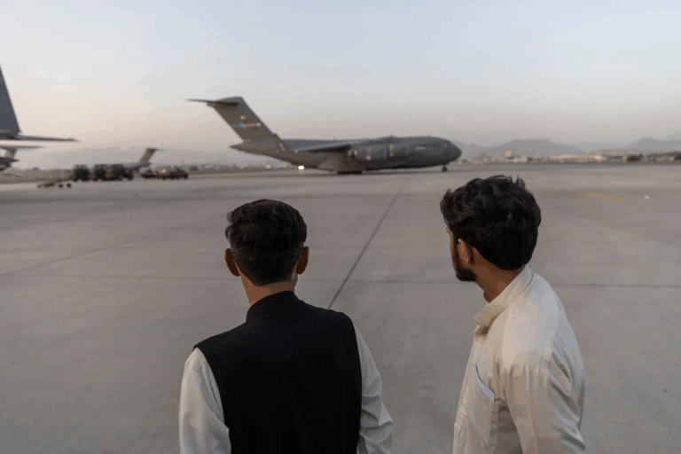 Đảng Cộng hòa từng ủng hộ cấp thị thực cho người Afghanistan – giờ im tiếng khi Trump dừng chương trình