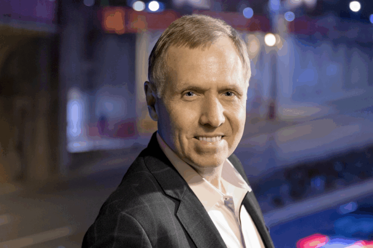 Kennedy Center chỉ trích nghệ sĩ hủy diễn vì tòa nhà được gắn tên Trump