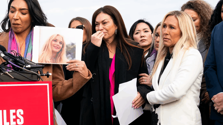 Greene nói Trump bảo “bạn của tôi sẽ bị tổn hại” nếu hồ sơ Epstein được phơi bày