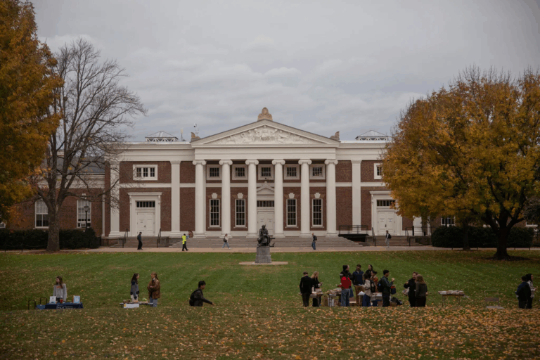 Bộ Tư pháp Mỹ kiện Virginia vì chính sách hỗ trợ học phí nội bang cho người nhập cư không giấy tờ