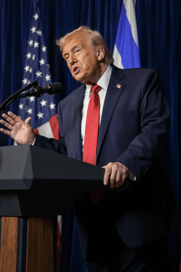 Trump phủ quyết hai dự luật, dấy lên cáo buộc trả đũa chính trị