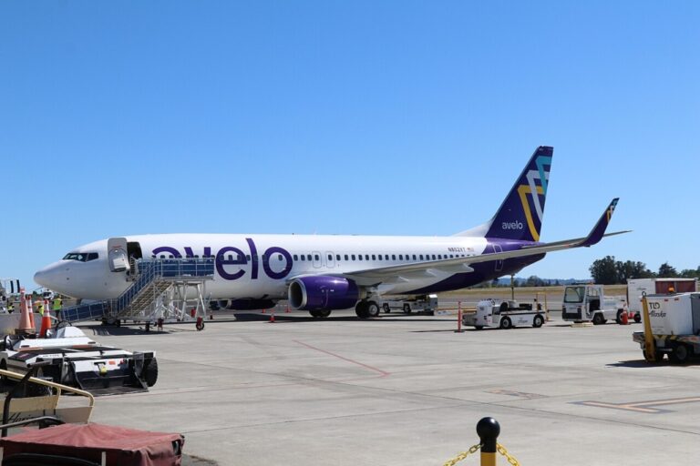 Avelo Airlines sẽ ngừng các chuyến bay trục xuất người nhập cư trái phép từ ICE