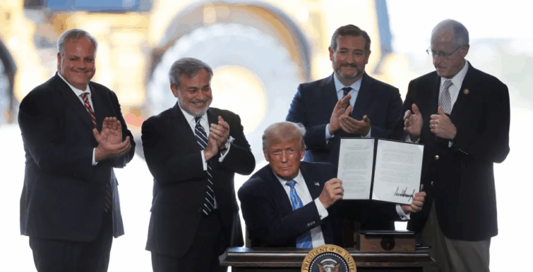 TRUMP HỌP VỚI CÁC CÔNG TY DẦU MỎ TẠI BẠCH ỐC BÀN ĐẦU TƯ HÚT DẦU VENEZUELA 