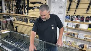 Tòa phúc thẩm bác bỏ lệnh cấm mang súng lộ thiên của California tại phần lớn bang