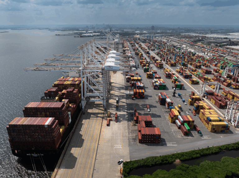 Vì sao thuế quan của ông Trump chưa gây tác động lớn như dự đoán?