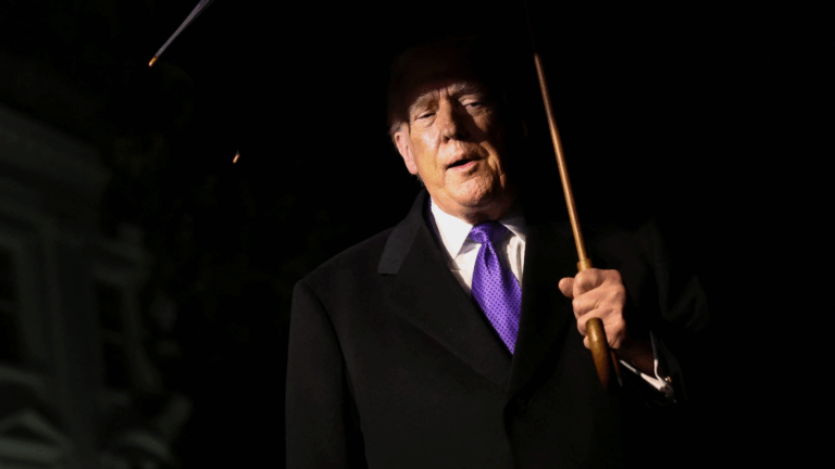 Thẩm phán chặn lệnh đóng băng 10 tỷ USD ngân sách an sinh xã hội của ông Trump