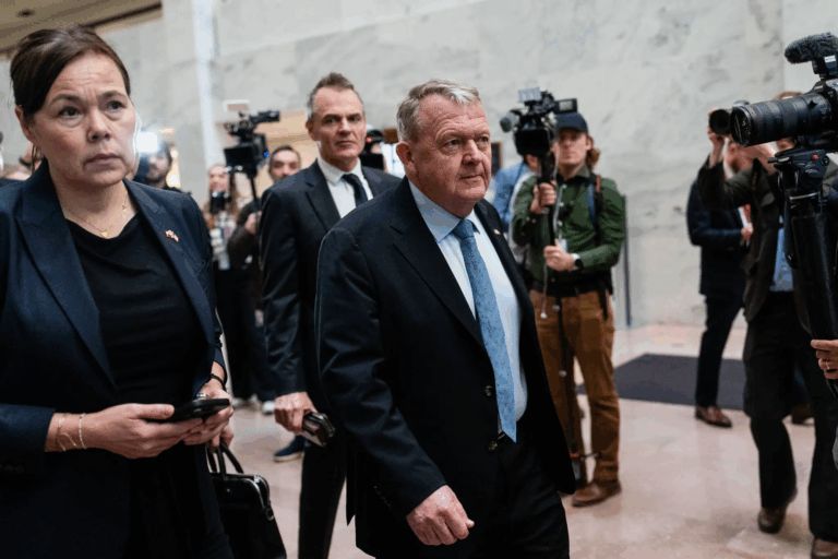 Sau cuộc gặp giữa quan chức Đan Mạch và Mỹ về Greenland, ông Trump vẫn không lay chuyển