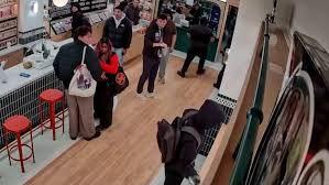 Cửa hàng Pokémon ở Manhattan bị cướp khoảng 100.000 USD hàng hóa