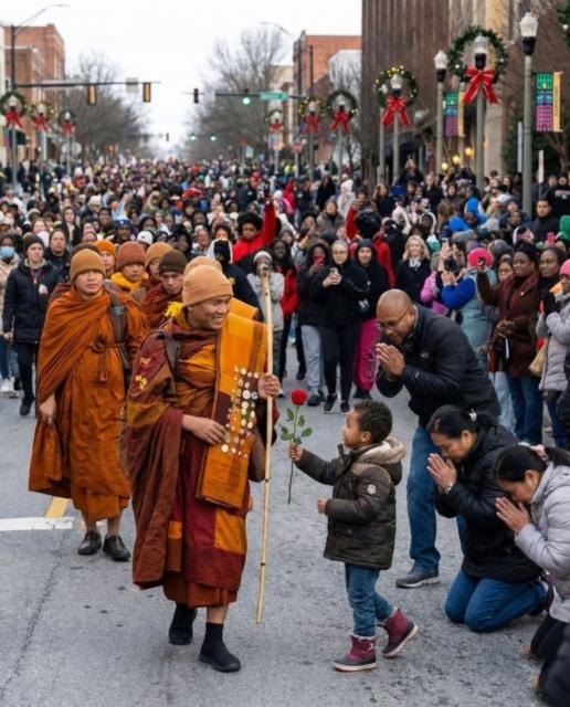 Hành trình xuyên Mỹ của những bước chân hòa bình của các vị tu sĩ Phật giáo và chú chó “Ánh sáng thiêng liêng” Divine Light.